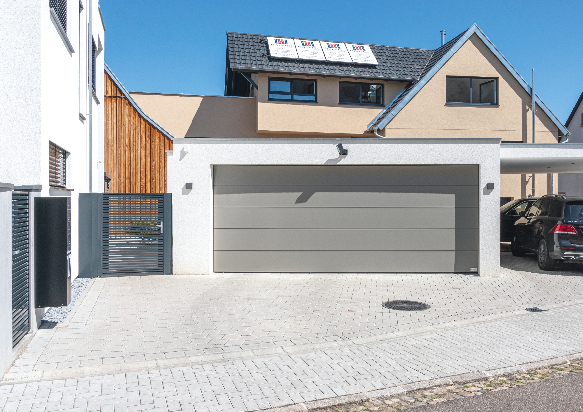 Garage mit Carport und Abstellraum